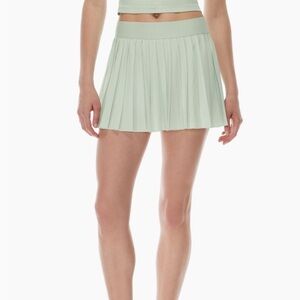 Aritzia TNA Mini Skirt Tennis 
Mint Green Pleated Size L Athleisure Gym Golf